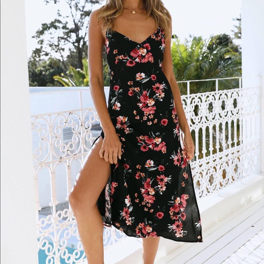 NEW WITH TAGS ⚡️ Hello Molly Dress